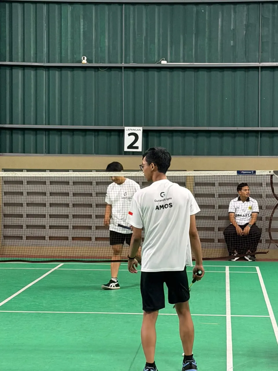 Amos bertanding di lapangan 2 saat CFX Members Cup 2026 Smash Edition